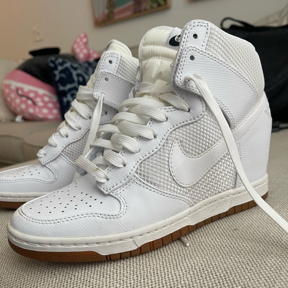 Nike Women’s sz 7.5 white mesh Sky Hi hidden heel wedge